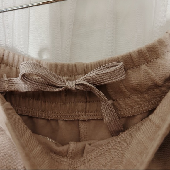 Old Navy Dynamic Fleece Joggers in Brown - Picture 3 of 5